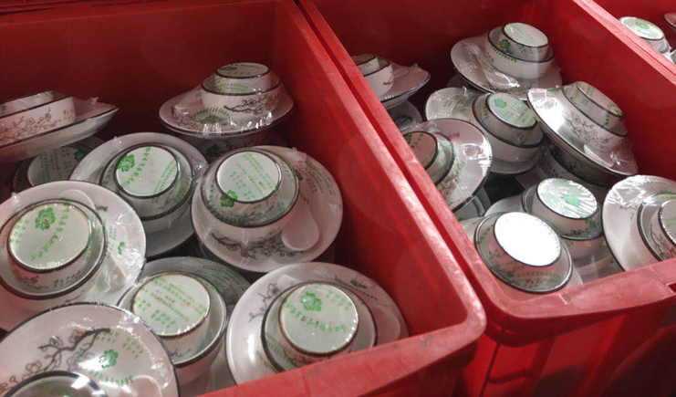 餐飲行業(yè)難？餐具周轉(zhuǎn)箱生產(chǎn)廠家來(lái)助攻