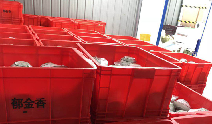 餐飲行業(yè)難？餐具周轉(zhuǎn)箱生產(chǎn)廠家來(lái)助攻