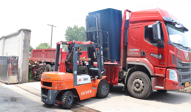 九腳吹塑托盤為何標(biāo)準(zhǔn)化？你要的原因在這里